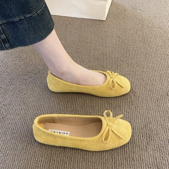 Damen elegante Ballerinas mit schimmernder Oberfläche und zarter Schleifen-Applikation EB