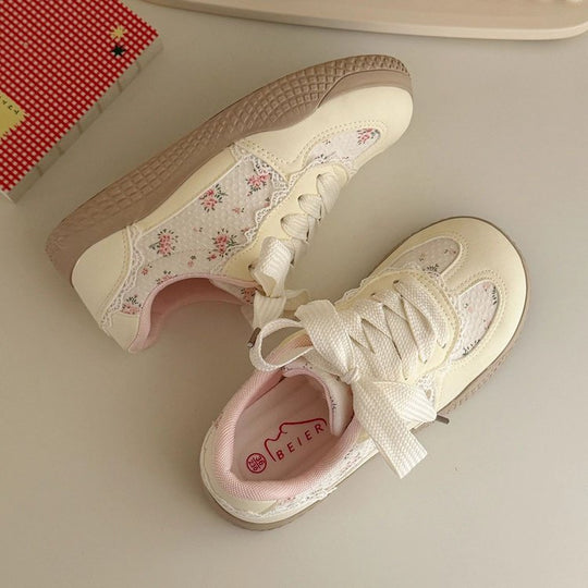 Damen Modische Sneaker mit floralen Akzenten und luxuriösem Spitzen-Design EB