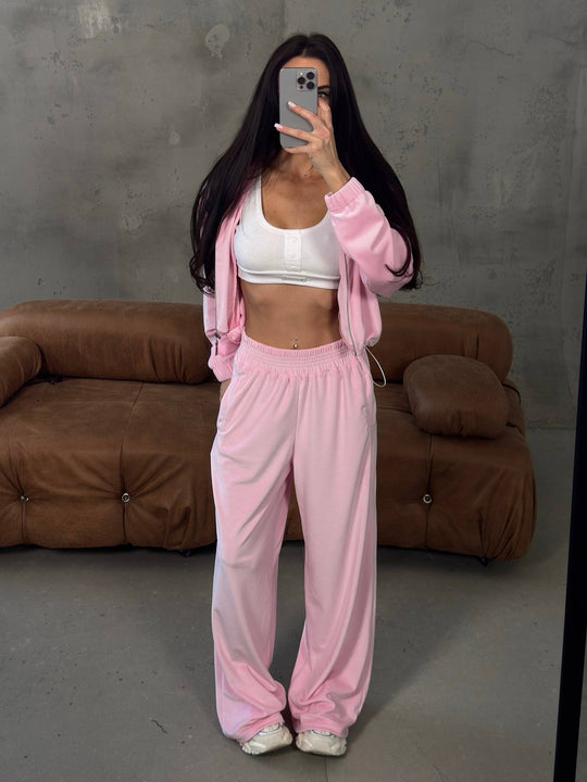 Damen weites Lounge-Set mit Cropped Zipjacke und High-Waist Relaxhose Eichborn Berlin