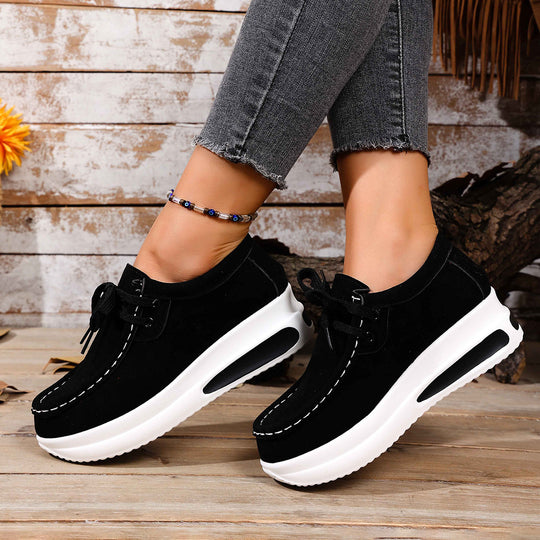 Damen Sneakers mit luxuriösem Wildleder und dezenter Plateau-Sohle EB