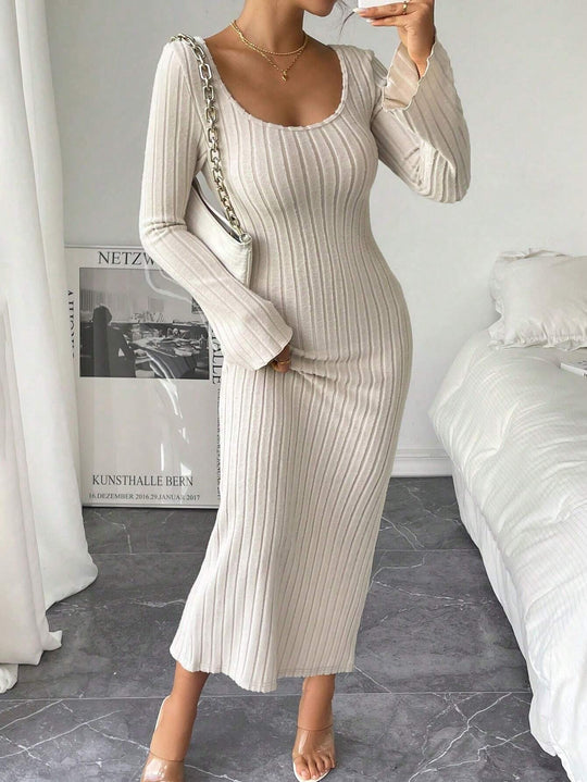 Damen geripptes Midaxi-Kleid mit U-Ausschnitt, figurbetonter Stretch-Silhouette und ausgestellten Ärmeln Eichborn Berlin