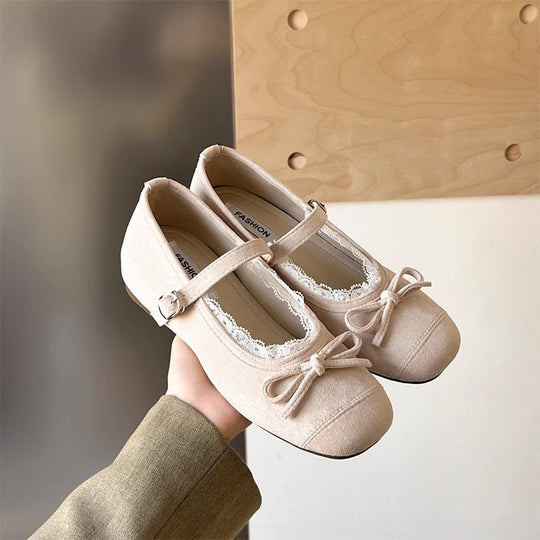 Damen Ballerinas mit eleganter Schnalle und zarter Spitzenborte EB