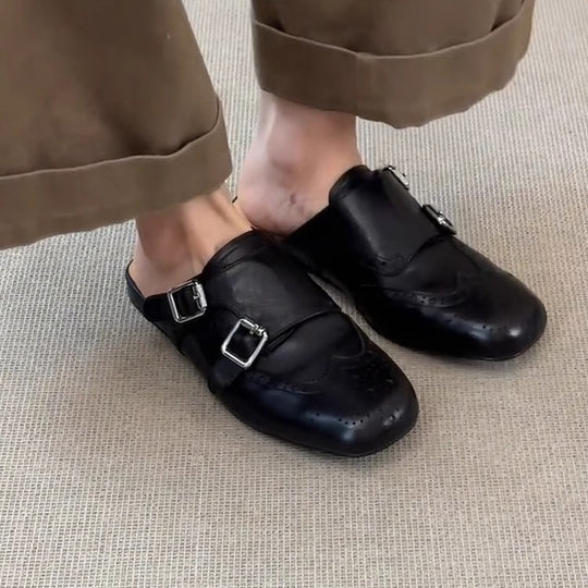 Damen Mokassins mit dekorativen Schnallen und perforierten Details EB