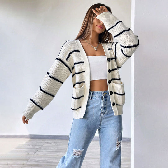Damen oversized Strickcardigan mit Rippenkante, aufgesetzten Taschen und Knopfverschluss Eichborn Berlin