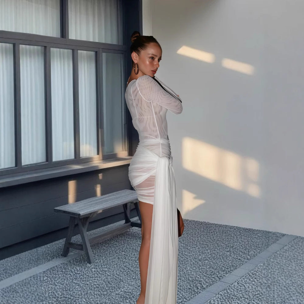 Damen Lustiges Langarm Mini-Kleid mit transparenten Netzdetails und asymmetrischem Saum EB