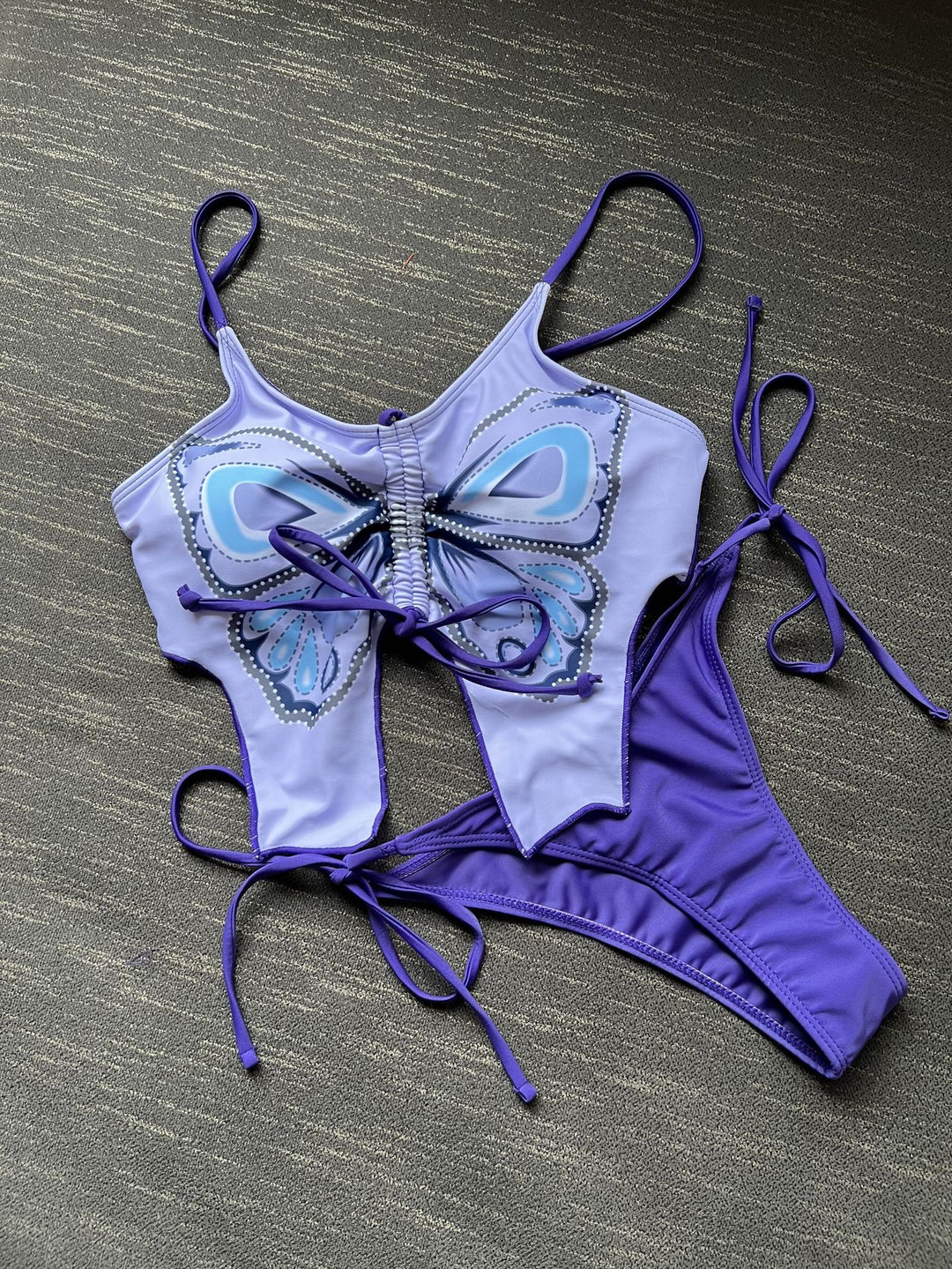 Damen Bikini Top mit Schmetterlingsmuster und passendem Slip EB