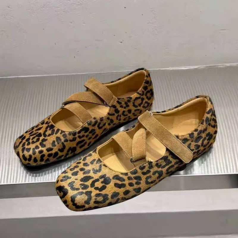 Damen Ballerinas im Leo-Design mit elegantem Riemchen EB