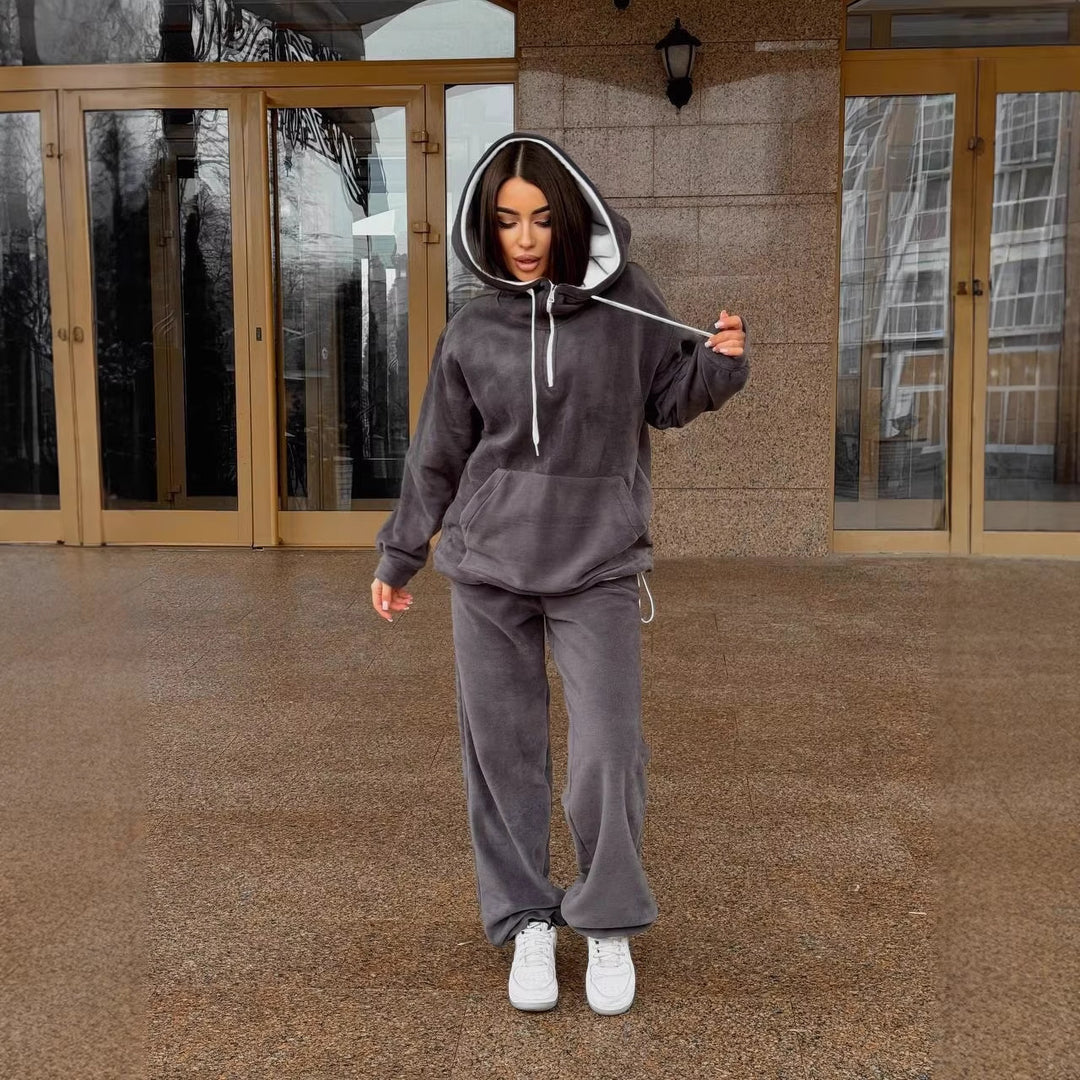 Damen Fleece-Loungewear-Set mit halbem Frontzip, gefütterter Kapuze und hochgeschnittener Komforthose Eichborn Berlin