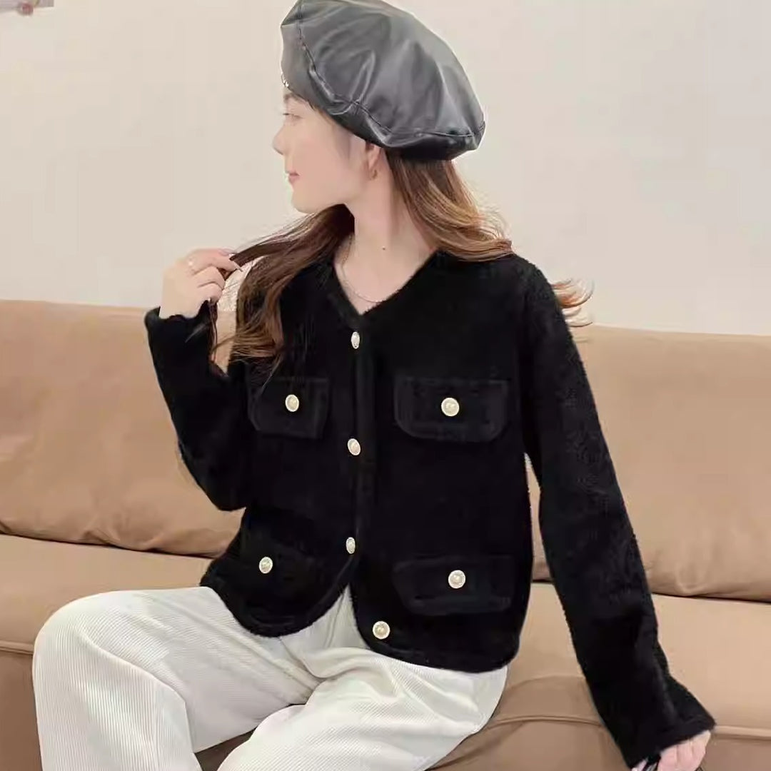 Damen Flauschiger Cardigan mit dekorativen Knopfdetails und praktischen Taschen EB