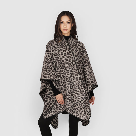 Damen Rechteckiger Wickel‑Ruana mit Leoparden‑Bouclé und feiner Kettelung EB