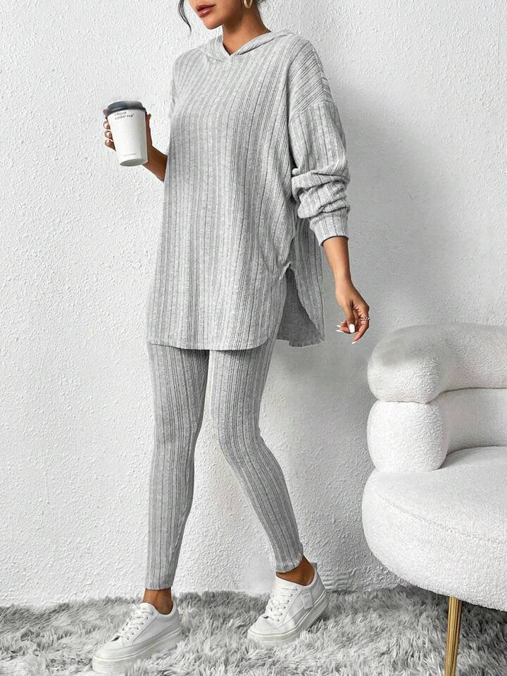 Damen lässiges Lounge-Outfit mit oversized Pullover und Leggings EB