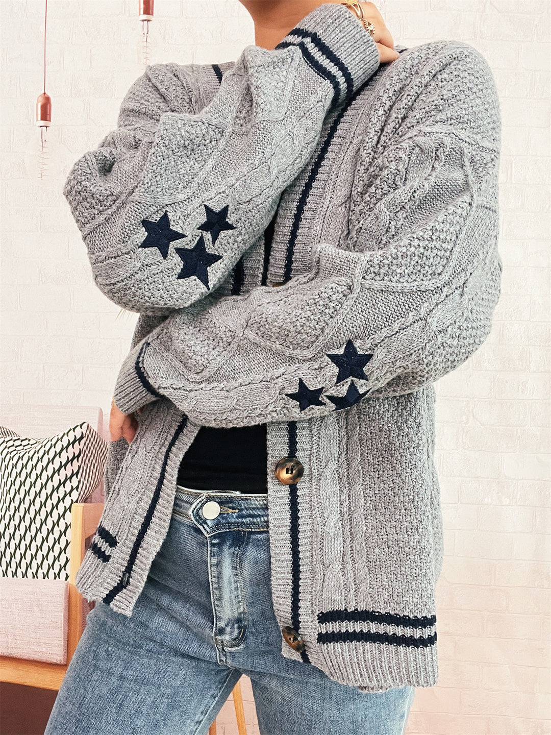 Damen gemütliche Strickjacke mit Sternen-Applikationen und modernen Details EB