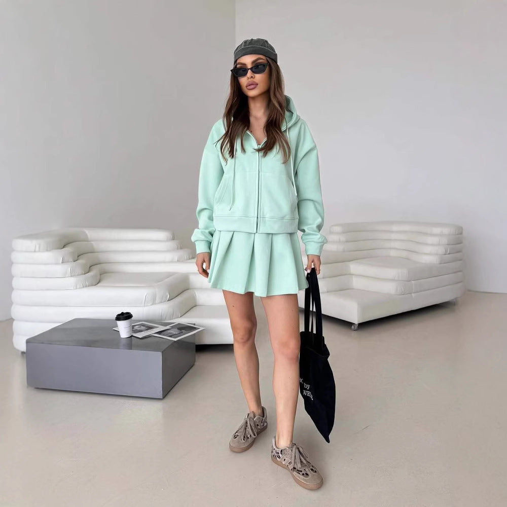 Damen Kurzzip-Kapuzenjacke mit plissiertem Minirock-Lounge-Set Eichborn Berlin