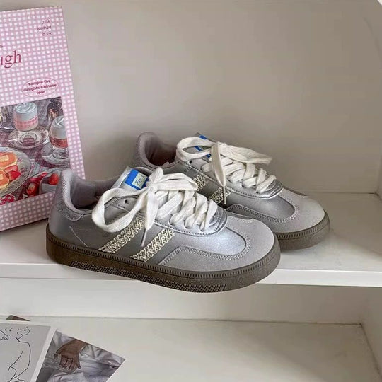 Damen Sportliche Sneakers mit atmungsaktivem Obermaterial und modischen Details EB