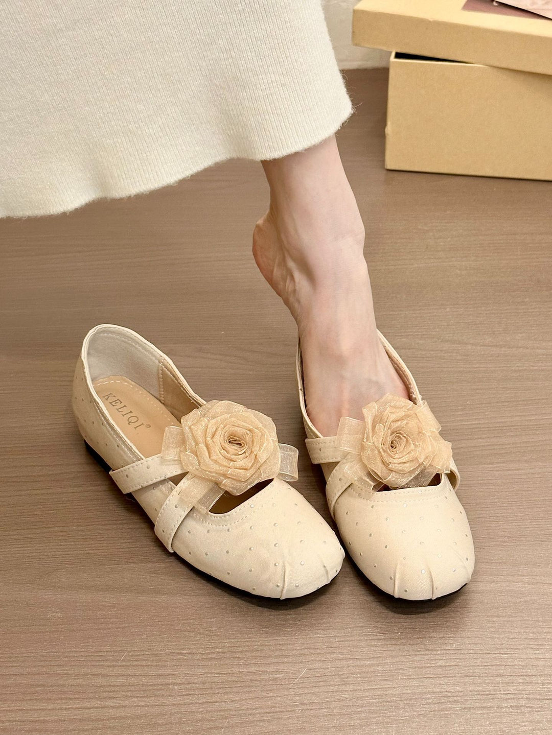 Damen elegante Ballerinas mit dekorativen Blütenapplikationen EB