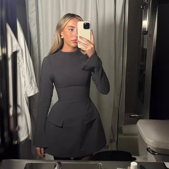 Damen Figurumspielendes Minikleid mit langen Ärmeln und praktischen Taschen EB