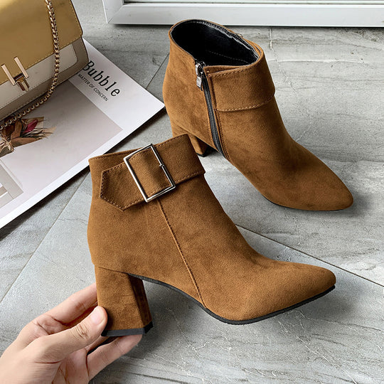Damen nan elegante Wildlederoptik Stiefelette mit mittelhohem Blockabsatz und breitem Schnallenriemen EB