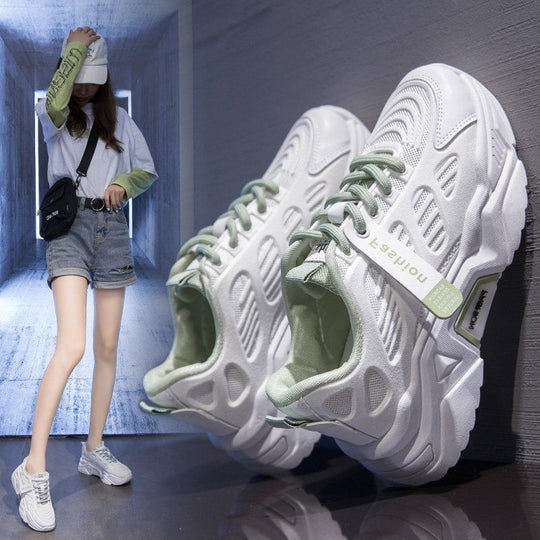Damen Sneakers mit atmungsaktiver Mesh-Oberfläche und reflektierenden Akzenten EB