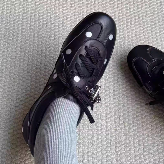 Damen sportive Sneakers mit einzigartigem Punktedesign und stabiler Sohle EB
