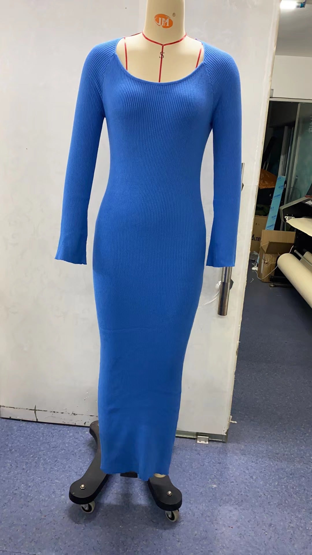 Damen elegantes Maxikleid mit tiefem Rundhals und modernen Trompetenärmeln EB