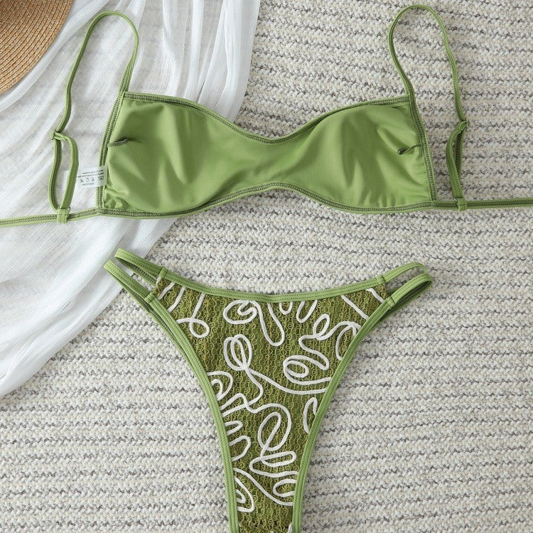 Damen Triangel-Bikini mit trendigem Stickmuster EB