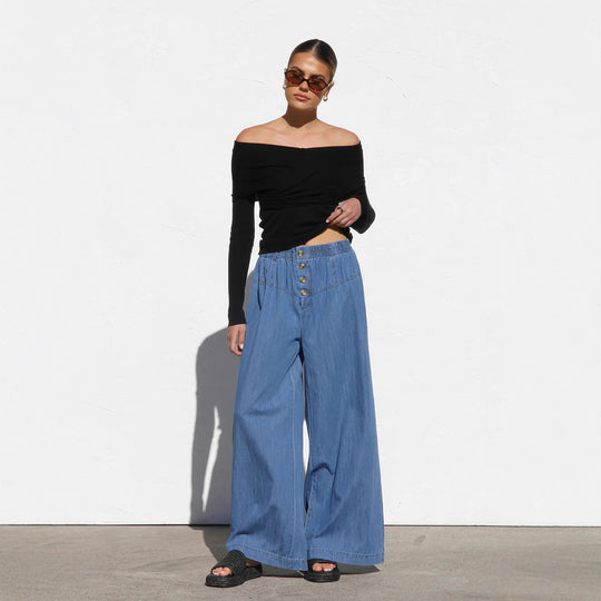 Damen weite Denim-Hotpants mit elastischem Bund und Knopfdetails EB