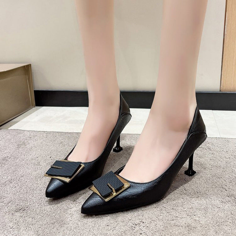Damen elegante Pumps mit modernem Schmuckdetail EB
