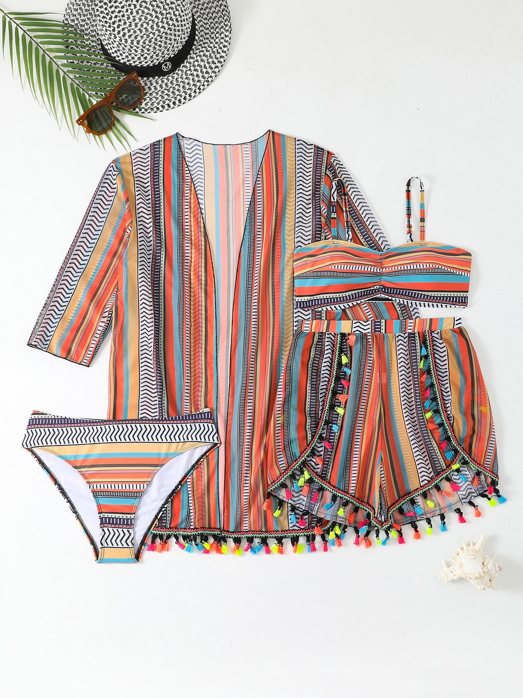 Damen Strandoutfit mit modischer Tunika und Shorts EB