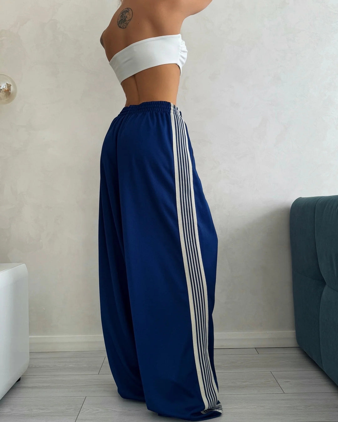 Damen weite Sporthose mit diagonalen Streifen EB