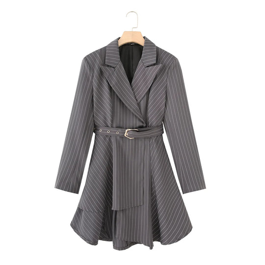 Damen gestreifte Blazerjacke mit definiertem Taillenschnitt und elegantem Gürtel EB