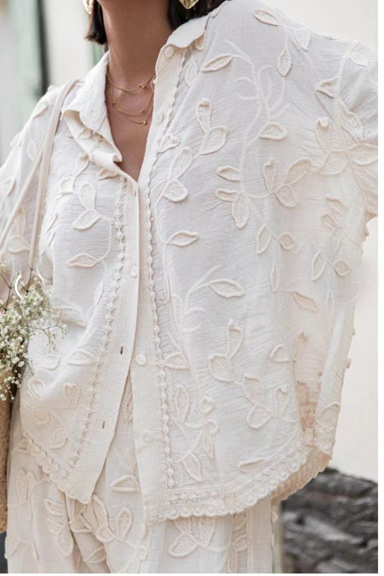 Damen Bluse mit feiner Stickerei und luftiger Passform EB