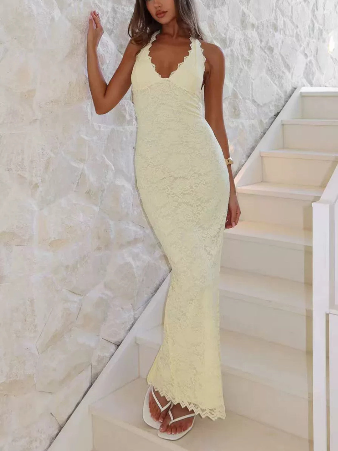 Damen Elegantes Spitzenmaxikleid mit halterndem Dekolleté EB