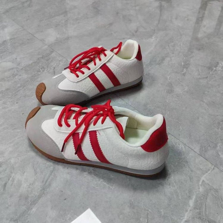 Damen Sportliche Sneaker mit weichem Veloursleder und rutschfester Sohle EB