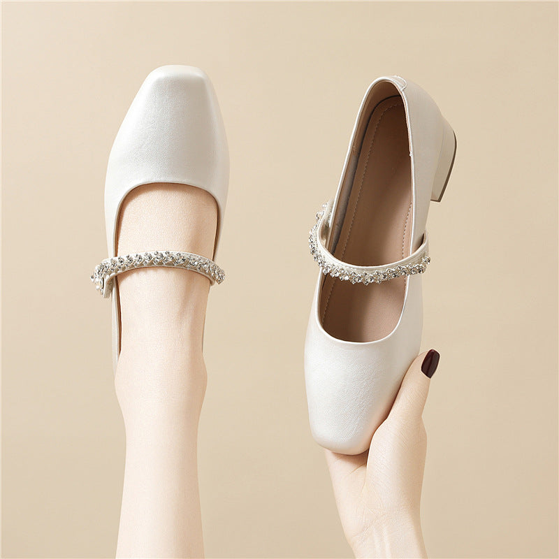 Damen elegante Pumps mit modischem Riemen und Schmuckdetails EB