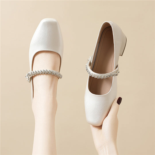 Damen elegante Pumps mit modischem Riemen und Schmuckdetails EB