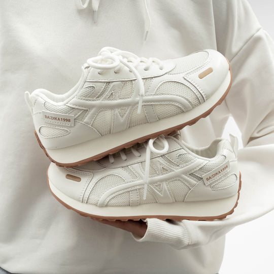 Damen Sportliche Sneaker mit atmungsaktiver Netzstruktur und dämpfender Sohle EB