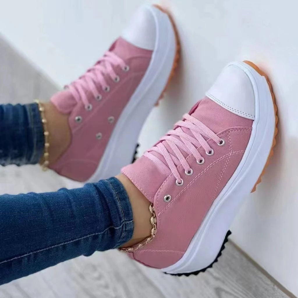Damen Plateau-Sneaker mit Canvas-Obermaterial, verstärkter Zehenkappe und profilierter Gummilaufsohle EB