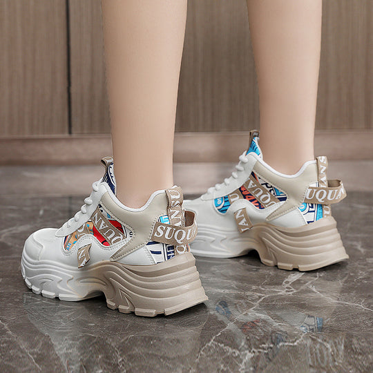 Damen Sportliche Sneaker mit modischen Designelementen und dämpfender Laufsohle EB