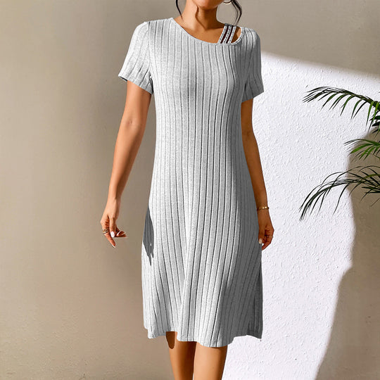 Damen Strickkleid mit modischem Ausschnitt und elastischem Material EB
