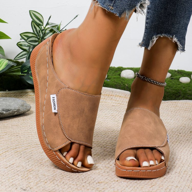 Damen Offene Zehen-Pantoletten mit Soft‑Suede‑Obermaterial, verstellbarem Klettverschluss und dämpfender Keilsohle EB