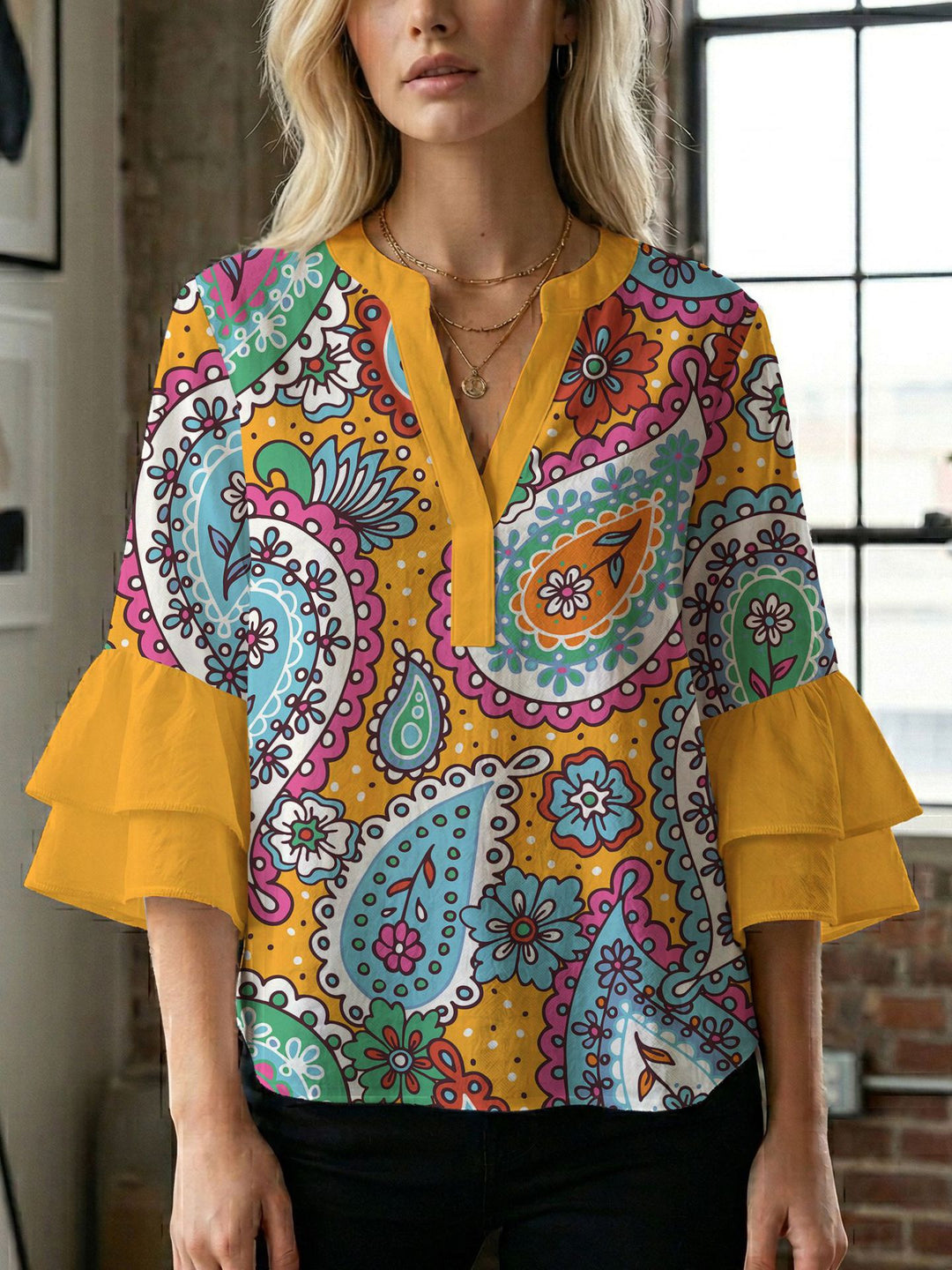 Damen Bluse mit voluminösen Flügelärmel und intensivem Blattmuster EB