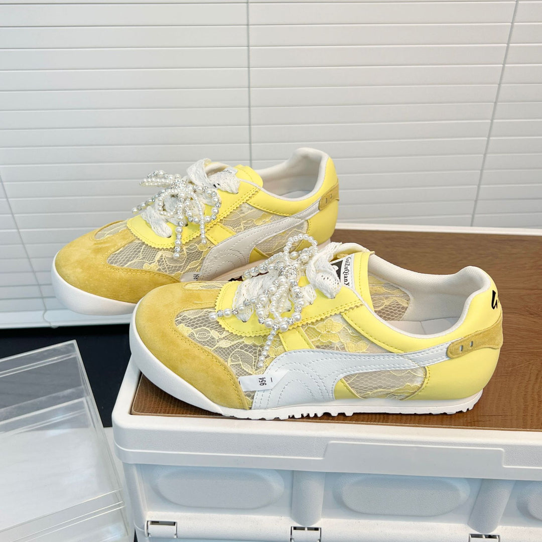 Damen Sneakers mit eleganten Spitzeneinsätzen und modischen Perlenverzierungen EB