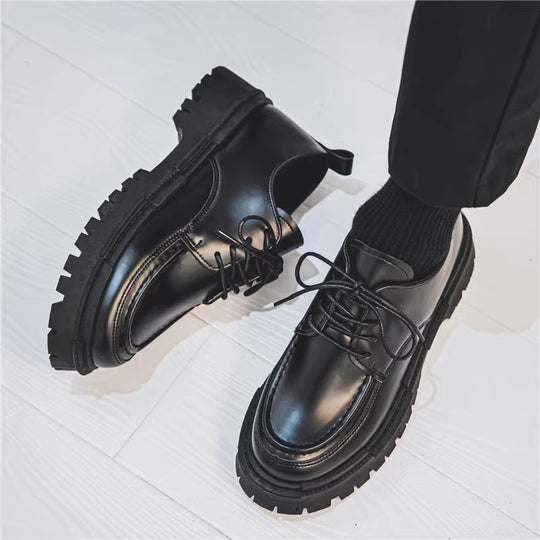 DamenModerne Schnürschuhe mit robustem Profil und trendigem Design EB