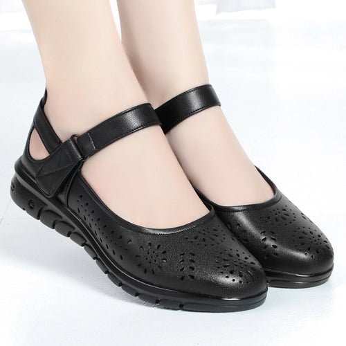 Damen Atmungsaktive Ballerinas mit verstellbarem Riemen und modischem Lochmuster EB