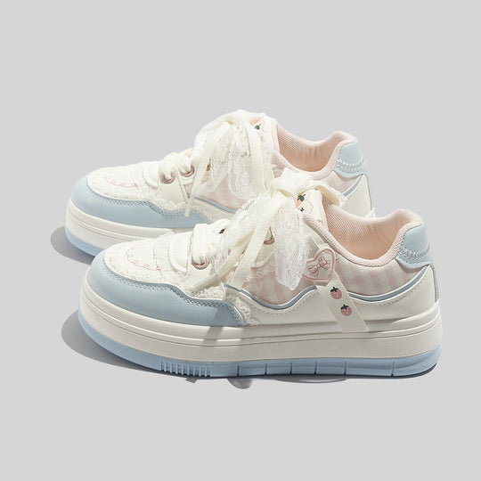 Damen Sneaker mit verspieltem Design und romantischen Spitzenakzenten EB