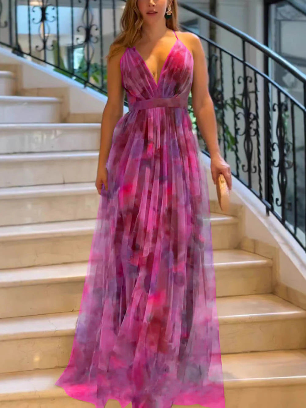 Damen Elegantes Maxikleid mit tiefem V-Ausschnitt und luftigen Stoffschichten EB