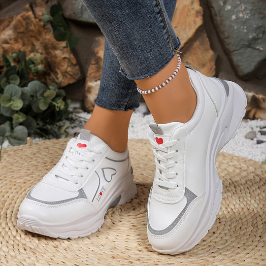 Damen sportive Sneakers mit trendiger Herz-Applikation EB