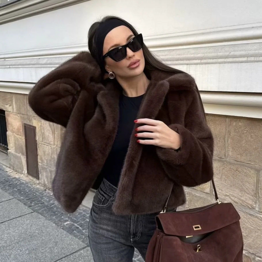 Damen nan kurz geschnittene Kunstfelljacke mit Umlegekragen, weichem Innenfutter und cooler Cropped-Silhouette EB