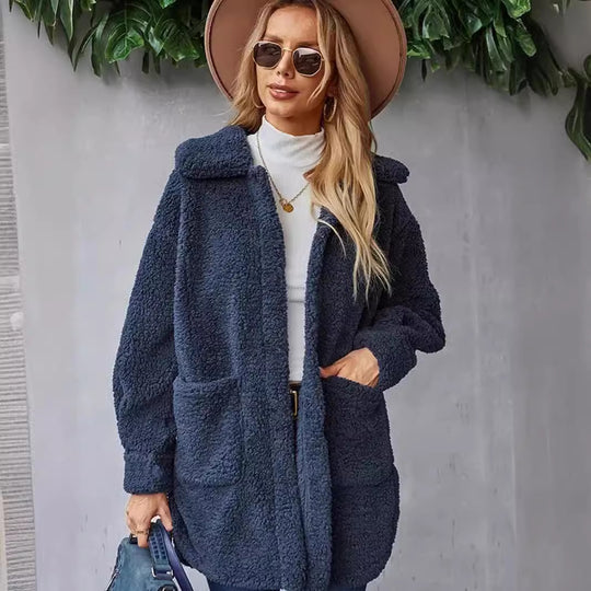 Damen Kuschelige Fleecejacke mit Kapuze und praktischen Taschen EB