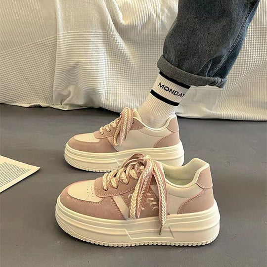 Damen Sportliche Plateausneaker mit kontrastierendem Obermaterial und innovativem Schnürsystem EB